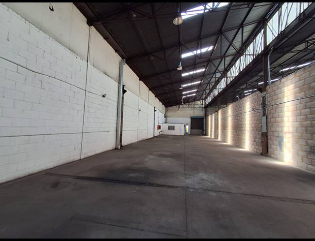 390M² WAREHOUSE TO LET IN HERIOTDALE